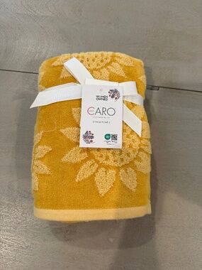 Home Caro Mustard Yellow Sunflower 2-Hand Towels; NWT